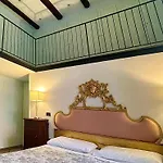Palazzo Solimena 招待所 4*