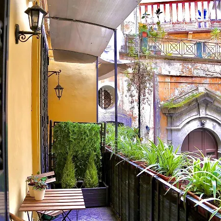 بيت ضيافة Palazzo Solimena نابولي