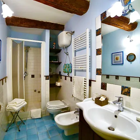 Konukevi Palazzo Solimena 4*